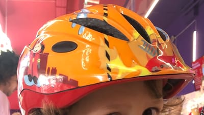 Dziecięcy kask pomarańczowo-czerwony